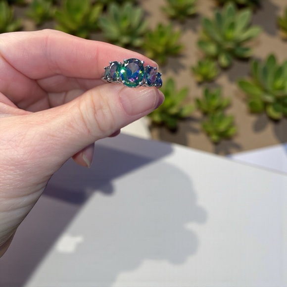 5 Stone Mystic Topaz Ring (Almost a Size 9) - Picture 2 of 5